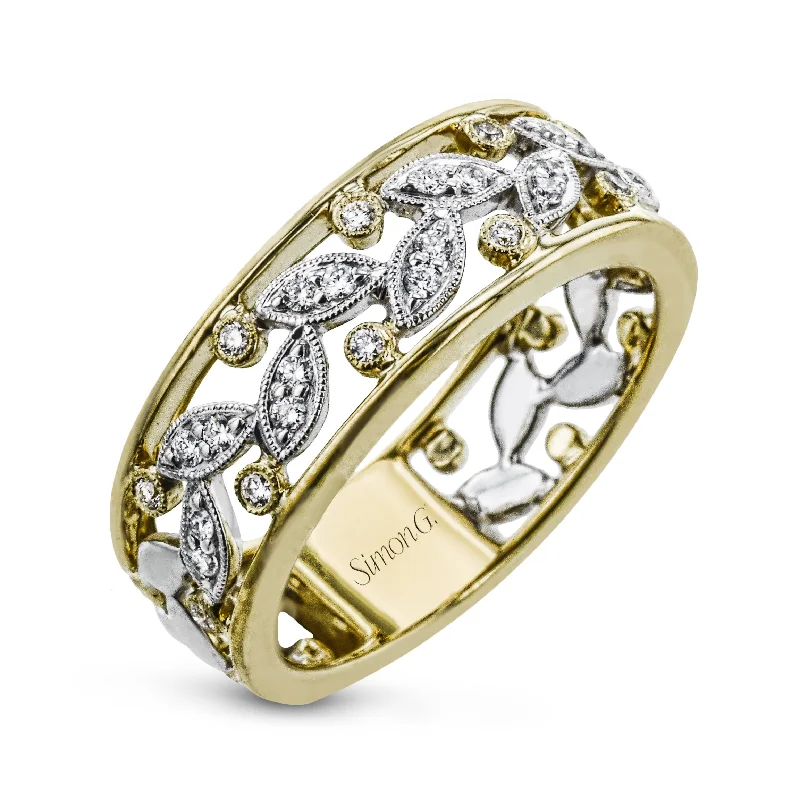 Pear - Shaped Women's Diamond Rings in Yellow Gold with a Single - Diamond Pendant LookDiamond Ring with Floral Detailing Pear - Shaped Women's Diamond Rings in Yellow Gold with a Single - Diamond Pendant LookDiamond Ring with Floral Detailing