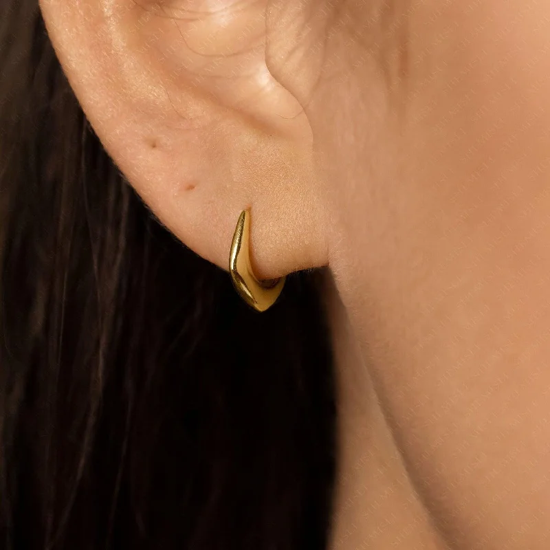 Leather - Inlaid Stud Earrings in Brown for a Rustic and Unique DesignHexagon Hoop Studs, Earrings, Gold, Silver SHEMISLI SS004 Leather - Inlaid Stud Earrings in Brown for a Rustic and Unique DesignHexagon Hoop Studs, Earrings, Gold, Silver SHEMISLI SS004