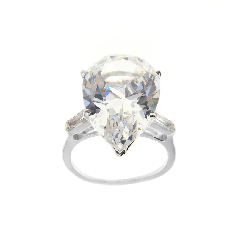 Men's Tanzanite Engagement Rings in Palladium with a Three - Stone ArrangementEngagement Ring - Fifteen and three-quarter Carats Pear Shaped brilliant Diamond Men's Tanzanite Engagement Rings in Palladium with a Three - Stone ArrangementEngagement Ring - Fifteen and three-quarter Carats Pear Shaped brilliant Diamond