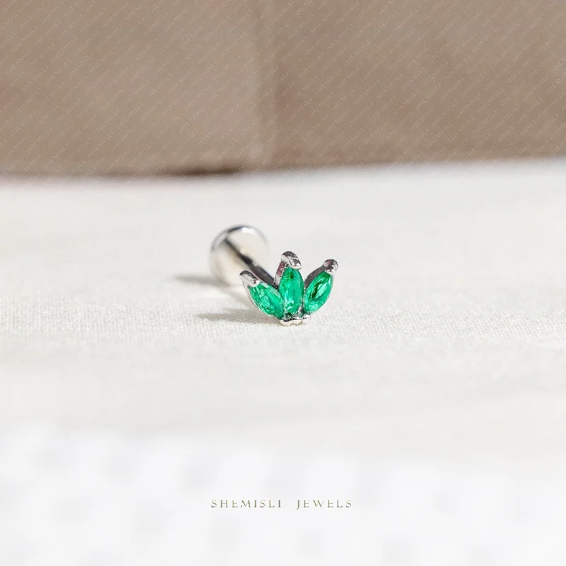Rhinestone - Embellished Crown - Shaped Stud Earrings for a Princess - Inspired LookTiny 3 Leaf Emerald Threadless Flat Back Lip Labret Stud, 18,16ga, 6-10mm, Unisex, Surgical Steel, SHEMISLI SS550 Rhinestone - Embellished Crown - Shaped Stud Earrings for a Princess - Inspired LookTiny 3 Leaf Emerald Threadless Flat Back Lip Labret Stud, 18,16ga, 6-10mm, Unisex, Surgical Steel, SHEMISLI SS550