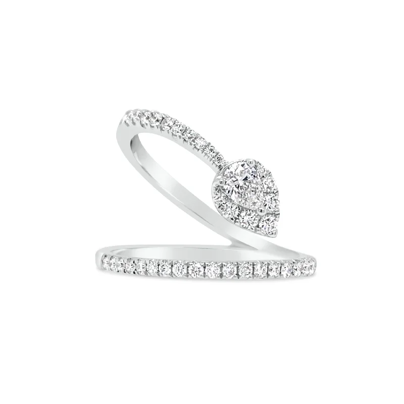 Rhinestone - Embellished Fashion Rings in Silver - Tone Metal for a Glamorous TouchDiamond Wave Ring with Diamond Pear Rhinestone - Embellished Fashion Rings in Silver - Tone Metal for a Glamorous TouchDiamond Wave Ring with Diamond Pear