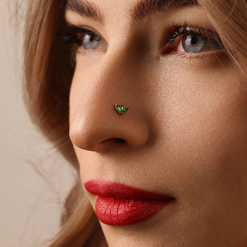 Rose Gold - Tone Geometric - Patterned Stud Earrings for a Modern and Trendy LookTiny 3 Leaf Emerald Threadless Flat Back Nose Stud, 20,18,16ga, 5-10mm, Unisex, Surgical Steel, SHEMISLI SS550 Rose Gold - Tone Geometric - Patterned Stud Earrings for a Modern and Trendy LookTiny 3 Leaf Emerald Threadless Flat Back Nose Stud, 20,18,16ga, 5-10mm, Unisex, Surgical Steel, SHEMISLI SS550