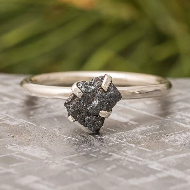 Minimalist Fashion Rings in Stainless Steel with a Single Solitaire CrystalMeteorite Stone & Sterling Silver Ring Minimalist Fashion Rings in Stainless Steel with a Single Solitaire CrystalMeteorite Stone & Sterling Silver Ring