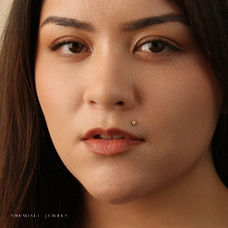 Two - Tone Gold and Silver Plated Clover Stud Earrings for a Lucky and Stylish SymbolTiny Star Threadless Flat Back Lip Labret Stud, 18,16ga, 6-10mm Unisex, Surgical Steel SHEMISLI SS994 Two - Tone Gold and Silver Plated Clover Stud Earrings for a Lucky and Stylish SymbolTiny Star Threadless Flat Back Lip Labret Stud, 18,16ga, 6-10mm Unisex, Surgical Steel SHEMISLI SS994