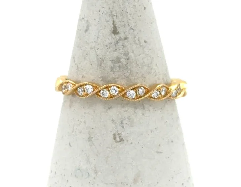 Pearl - Adorned Fashion Rings in Gold - Tone Alloy for a Sophisticated Look18K Yellow Gold Twisted Diamond Stackable Band Pearl - Adorned Fashion Rings in Gold - Tone Alloy for a Sophisticated Look18K Yellow Gold Twisted Diamond Stackable Band