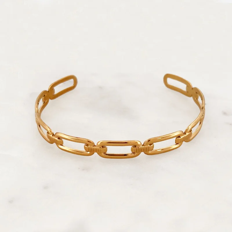 Bangle Bracelets with Celtic Knotwork for a Symbolic and Stylish LookOval Chain Bangle Bangle Bracelets with Celtic Knotwork for a Symbolic and Stylish LookOval Chain Bangle