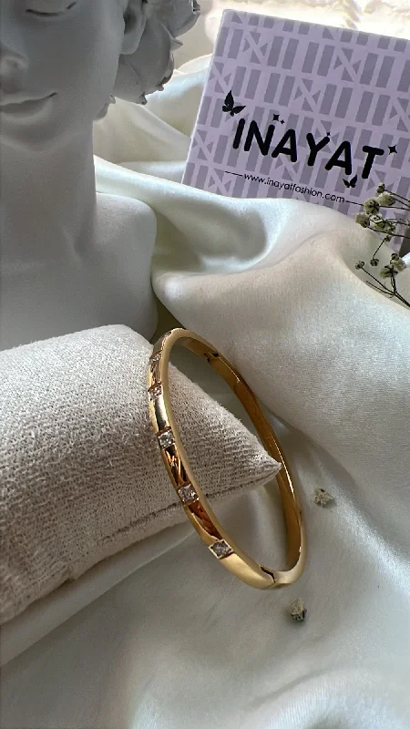 Solid Gold Bangles with Intricate Floral Engravings for a Luxurious LookLeo bangle Solid Gold Bangles with Intricate Floral Engravings for a Luxurious LookLeo bangle