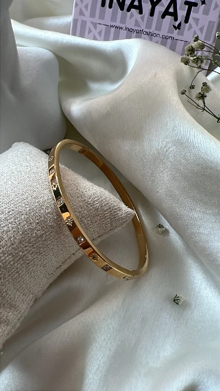 Solid Gold Bangles with Intricate Floral Engravings for a Luxurious LookEllen bangle Solid Gold Bangles with Intricate Floral Engravings for a Luxurious LookEllen bangle
