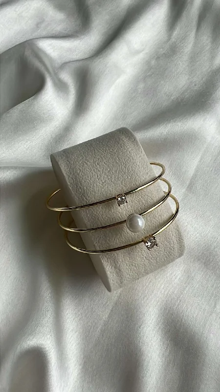 Geometric - Shaped Bangles in Matte Black for a Minimalist AestheticAmos bangle set Geometric - Shaped Bangles in Matte Black for a Minimalist AestheticAmos bangle set