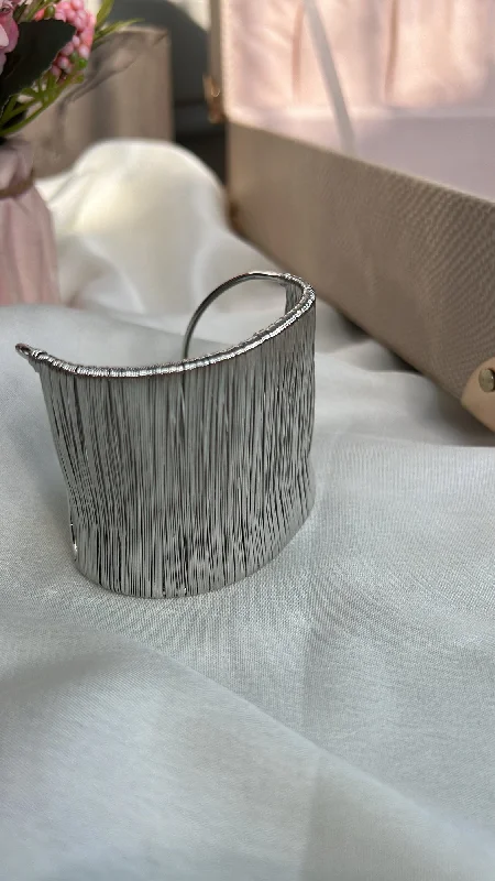 Bangle Bracelets with LED Lights for a Glowing and Trendy AccessoryAnn wired cuff bangle Bangle Bracelets with LED Lights for a Glowing and Trendy AccessoryAnn wired cuff bangle