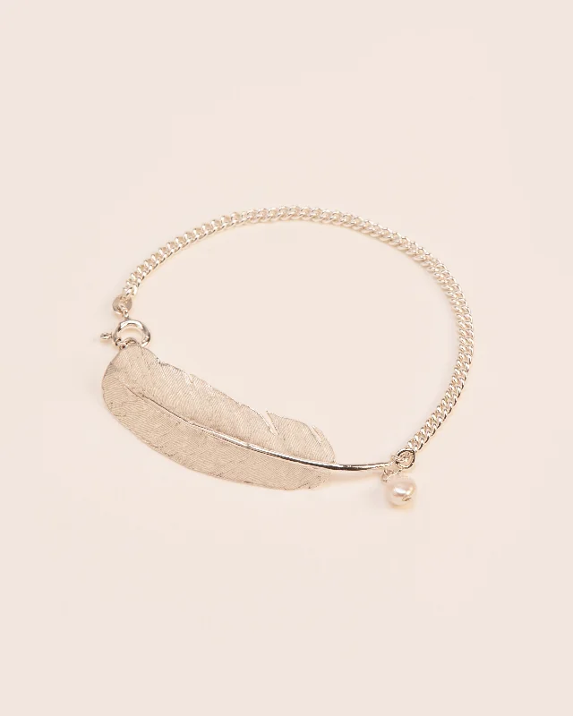 Handmade Chamm BraceletsFeather bracelet with pearl in silver