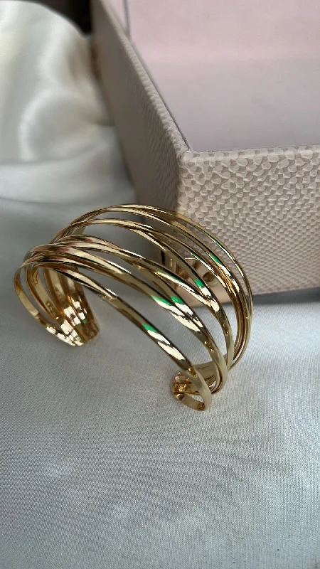 Solid Gold Bangles with Intricate Floral Engravings for a Luxurious LookKia cuff bangle Solid Gold Bangles with Intricate Floral Engravings for a Luxurious LookKia cuff bangle