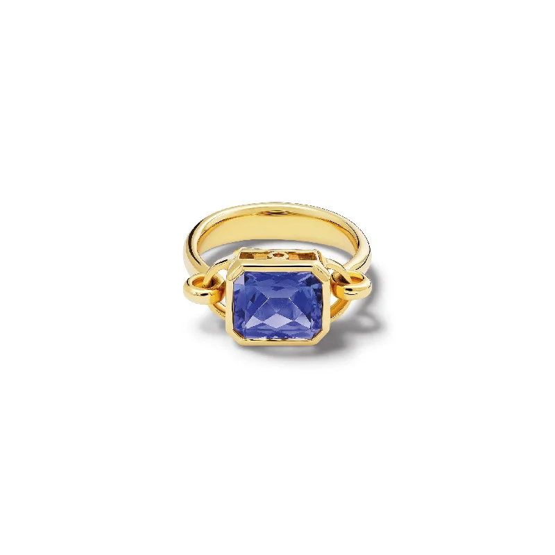 Solitaire Engagement Rings with a High - Clarity Round Diamond and Tapered BandBaguette Ring 18ct Yellow Gold - Tanzanite Solitaire Engagement Rings with a High - Clarity Round Diamond and Tapered BandBaguette Ring 18ct Yellow Gold - Tanzanite