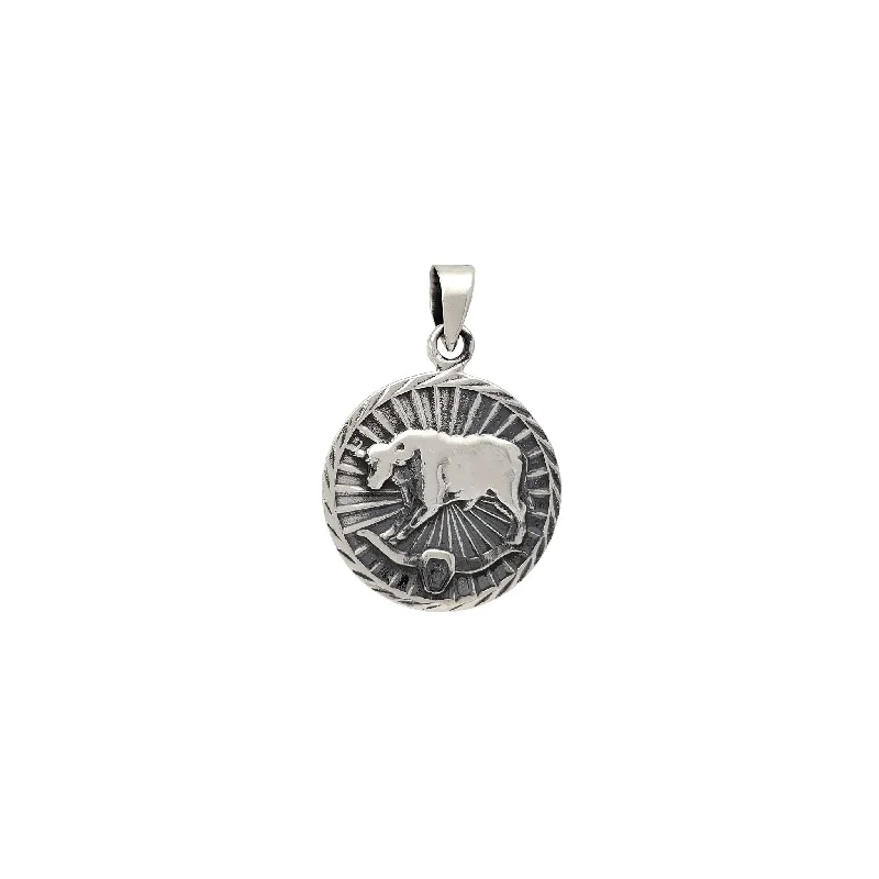 Vintage - Reproduction Cameo Pendant Necklace in Brass for Retro - Style LoversAntique Finish Taurus Zodiac Sign Round Pendant (Silver)