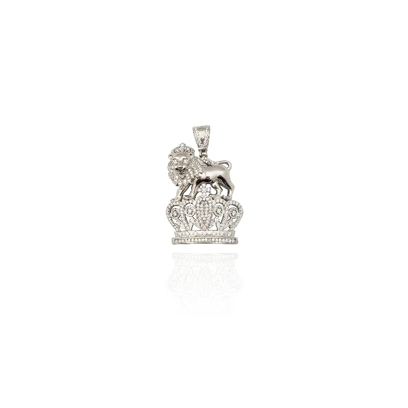 Vintage - Reproduction Cameo Pendant Necklace in Brass for Retro - Style LoversIced-Out Crowned Lion Pendant (Silver) Vintage - Reproduction Cameo Pendant Necklace in Brass for Retro - Style LoversIced-Out Crowned Lion Pendant (Silver)