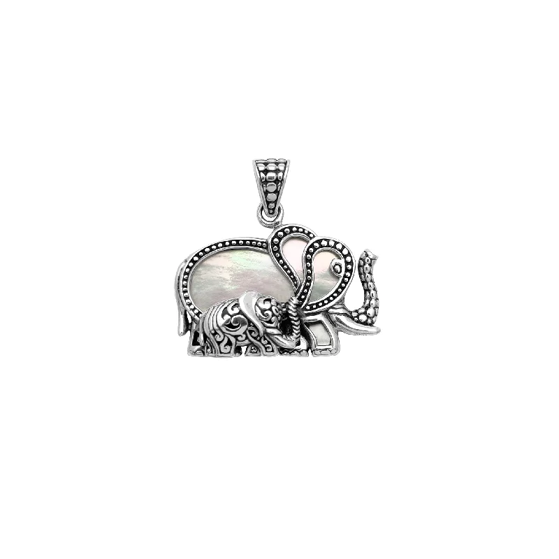 Vintage - Reproduction Cameo Pendant Necklace in Brass for Retro - Style LoversMother-of-Pearl Celtic Elephant Pendant (Silver) Vintage - Reproduction Cameo Pendant Necklace in Brass for Retro - Style LoversMother-of-Pearl Celtic Elephant Pendant (Silver)
